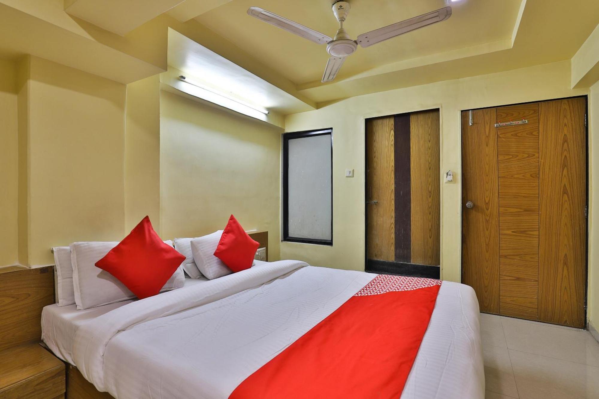 Spot On Hotel Shreeji Palace Ahmedabad Extérieur photo