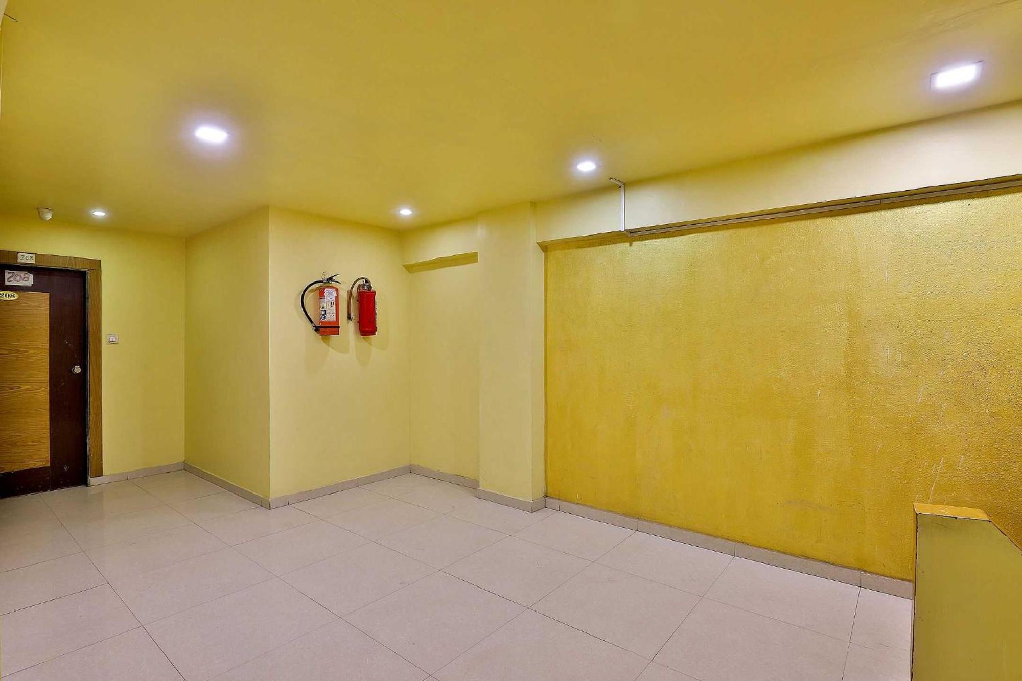 Spot On Hotel Shreeji Palace Ahmedabad Extérieur photo