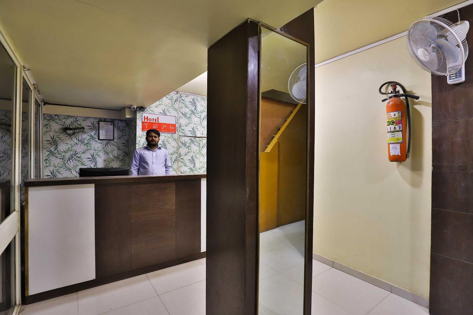Spot On Hotel Shreeji Palace Ahmedabad Extérieur photo