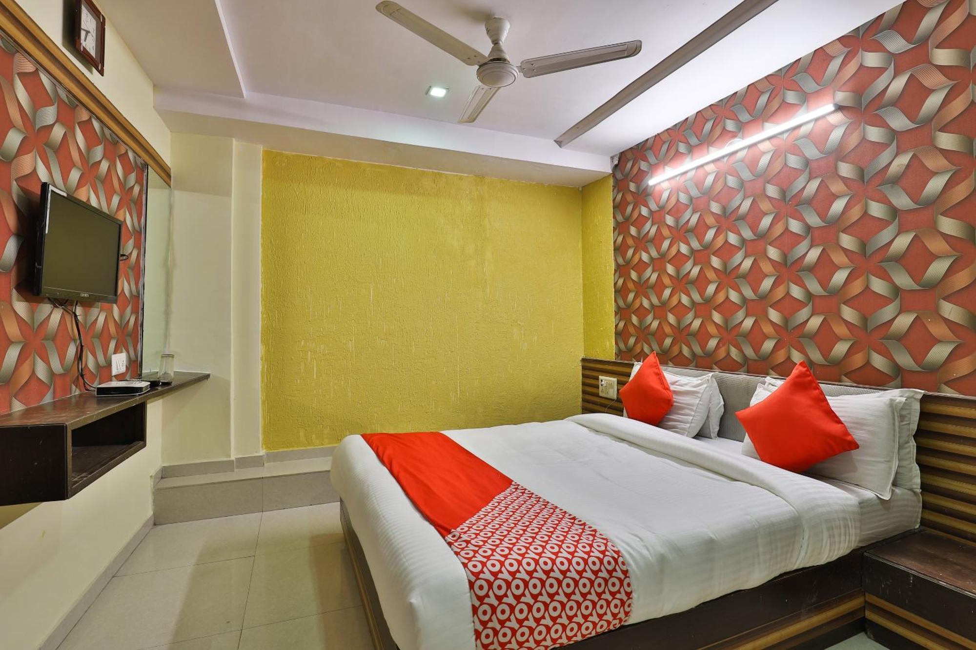 Spot On Hotel Shreeji Palace Ahmedabad Extérieur photo