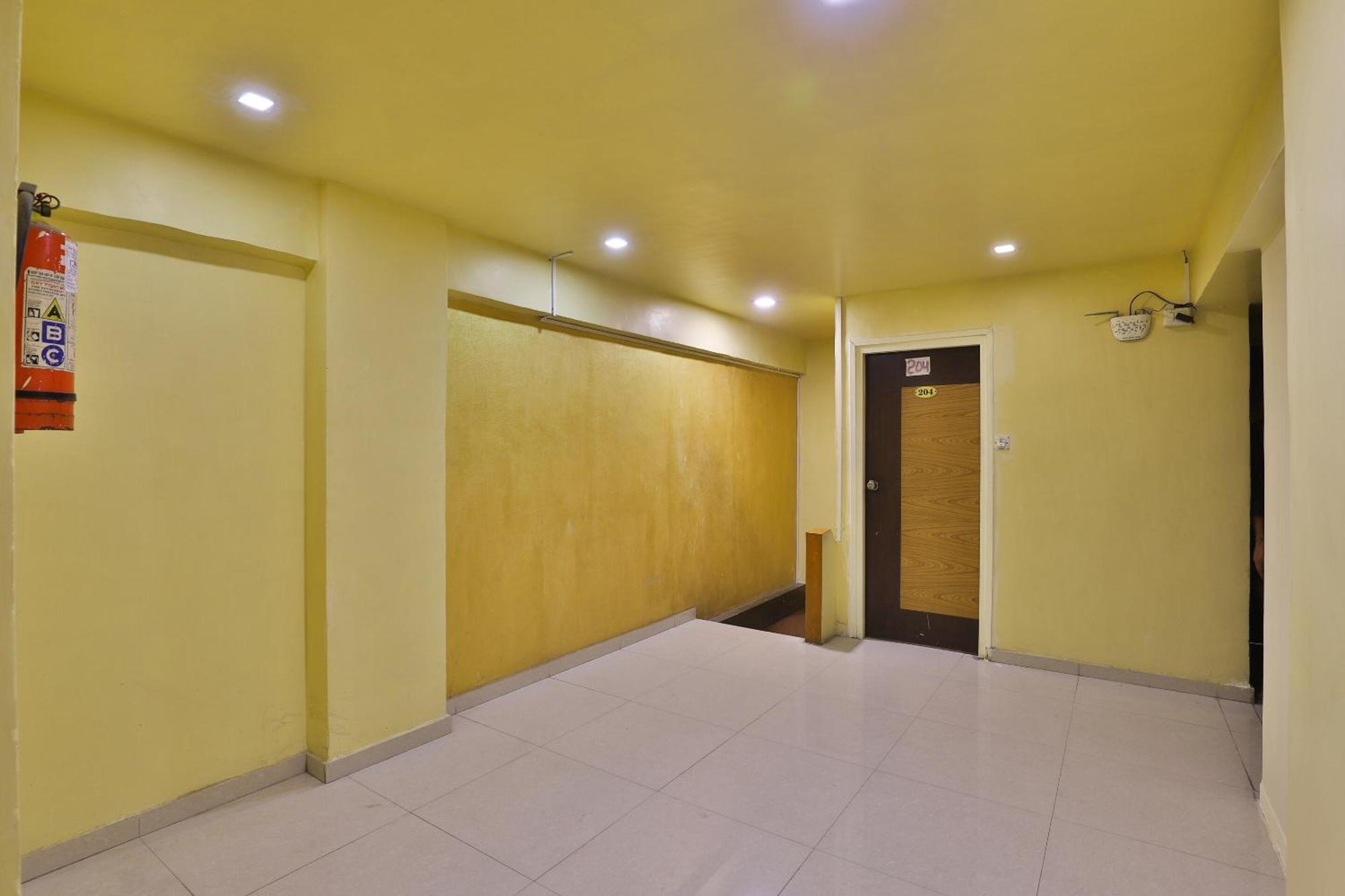 Spot On Hotel Shreeji Palace Ahmedabad Extérieur photo