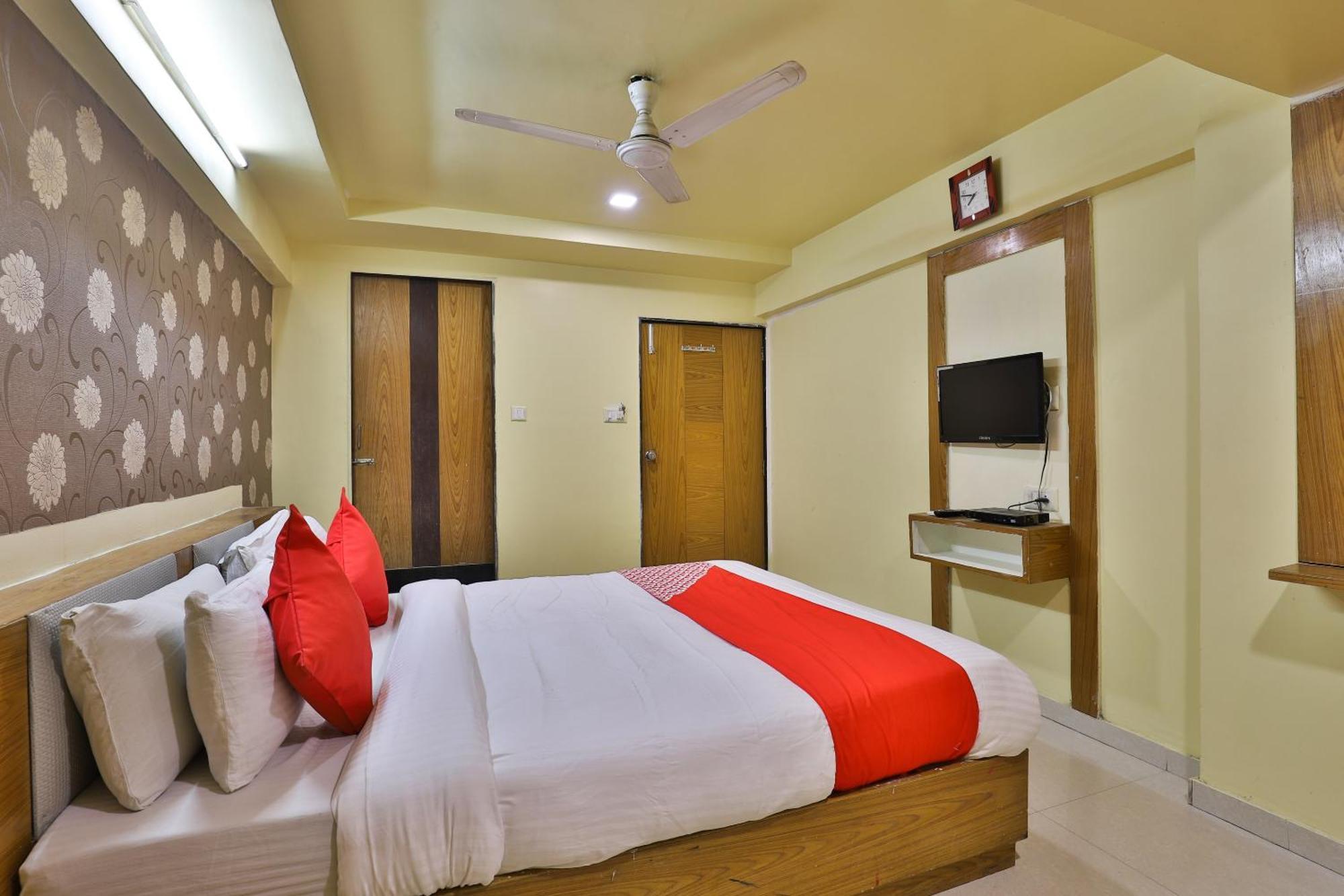 Spot On Hotel Shreeji Palace Ahmedabad Extérieur photo