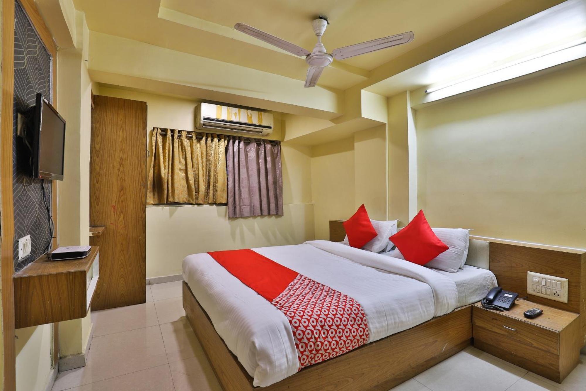 Spot On Hotel Shreeji Palace Ahmedabad Extérieur photo
