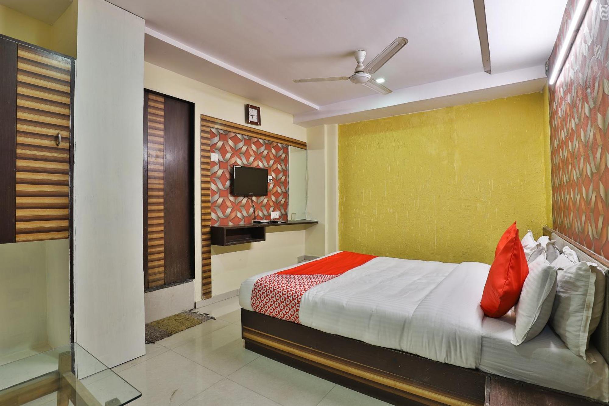 Spot On Hotel Shreeji Palace Ahmedabad Extérieur photo